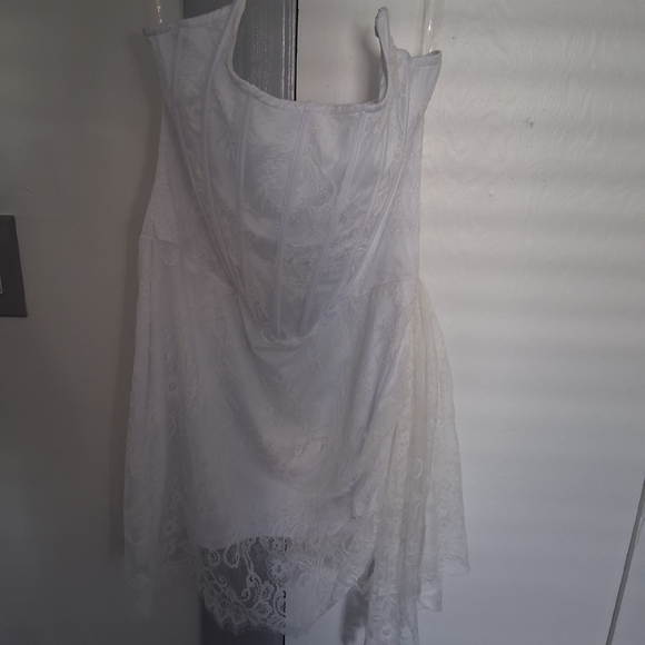 Elegant White Lace Women's Top - Picture 1 of 3